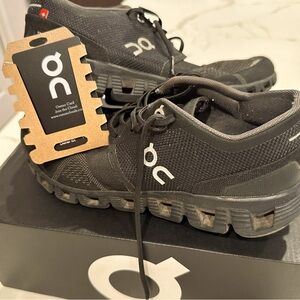 On Cloud X Size 7 1/2 Black